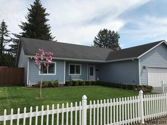 1158 SE 2nd Ave, Mill City, OR 97360