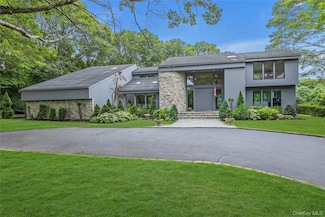 6 Fox Hunt Ct, Huntington, NY 11743