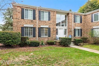 635 E Fox Hills Dr Unit F41, Bloomfield Hills, MI 48304