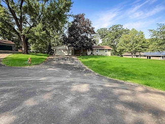 12 Old Corduroy Cir, Lena, IL 61048