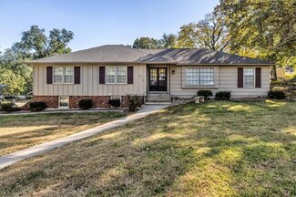 1227 NE 52nd Place, Kansas City, MO 64118