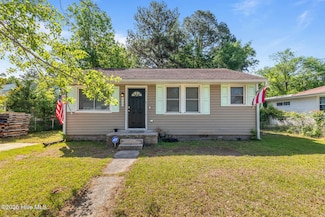 426 New River Dr, Jacksonville, NC 28540