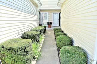 1640 Hilton Head Dr, Naperville, IL 60563