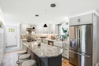 37 Mill St, Amesbury, MA 01913