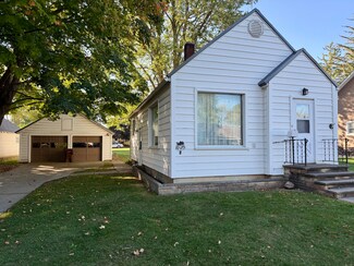 1025 Jordan Lake Ave, Lake Odessa, MI 48849