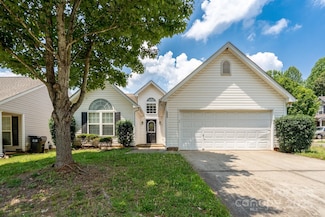 6857 Parkers Crossing Dr, Charlotte, NC 28215