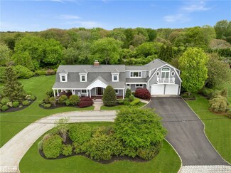 45 Cliff Dr, Narragansett, RI 02882