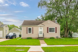663 W Parker St, Waterloo, IA 50703