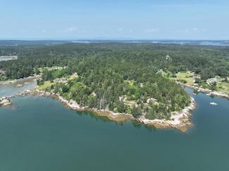 205 Young Rd, Vinalhaven, ME 04863