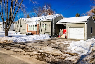 81 Mechanic St, Camden, ME 04843