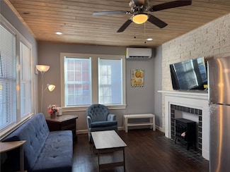 915 8th St Unit 1, Galveston, TX 77550