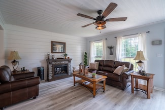 12 Horseshoe Bend Rd, Leoma, TN 38468