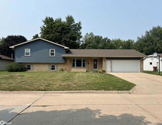 235 Windwood Dr, Carroll, IA 51401