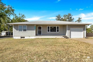 817 Marshall Ave, Chapman, KS 67431