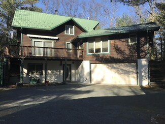 5420 W G St, Pentwater, MI 49449