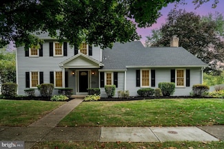 5221 Meadowbrook Dr, Mechanicsburg, PA 17050