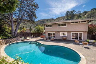 634 Big Bend Dr, Pacifica, CA 94044
