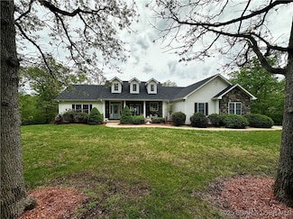 112 Rush Rd, Eldon, MO 65026