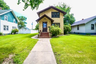 1207 S 1st St, Aberdeen, SD 57401