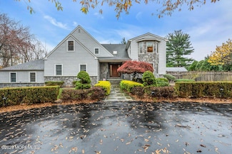 22 Hickory Ln, Freehold, NJ 07728