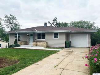7022 S 41st St, Bellevue, NE 68147