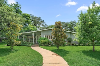 1908 Milam St, Columbus, TX 78934