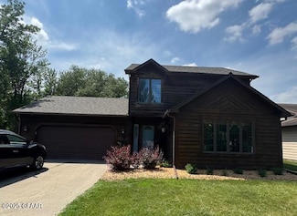 1218 S 21st St, Grand Forks, ND 58201