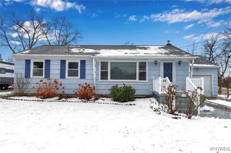 4528 Lincoln Dr, Gasport, NY 14067