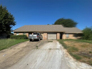 302 Ware Dr, Grand Prairie, TX 75051