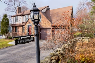3 Old English Rd, Worcester, MA 01609