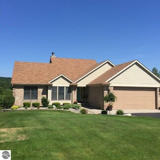 551 S Lake Shore Dr, Lake Leelanau, MI 49653