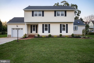 4 Locust Ave, Columbus, NJ 08022