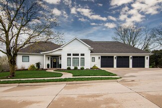 725 Sunset Ridge, Dubuque, IA 52003