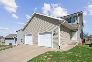 2129 Sugar Creek Dr NW Unit B, Cedar Rapids, IA 52405
