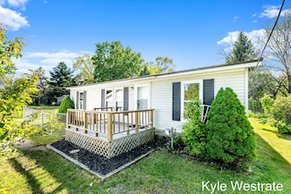 206 S Pearl St, Sheridan, MI 48884