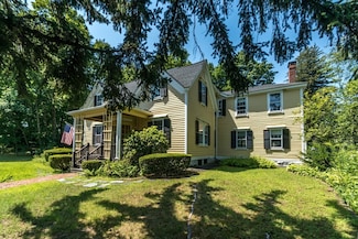 326 Bacon St, Waltham, MA 02451