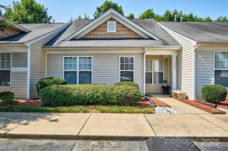 1504 Harpers Inlet Dr, Clover, SC 29710