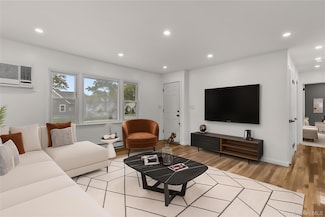 104 E Gates Ave, Lindenhurst, NY 11757