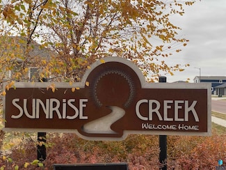 2805 E Sunray Cir, Brandon, SD 57005