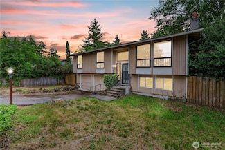 9724 Wildwood Ave SW, Lakewood, WA 98498