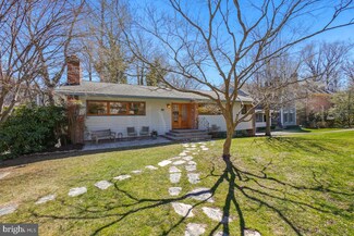 5419 Waneta Rd, Bethesda, MD 20816