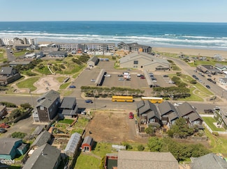 47 SW Coast St, Newport, OR 97365