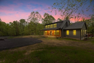 1448 Lake Ln, Pocono Lake, PA 18347