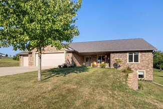 10422 Cypress Dr, Peosta, IA 52068