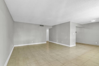 112 Meadows Cir, Boynton Beach, FL 33436