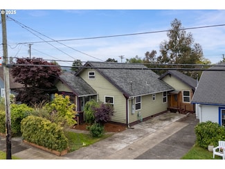 1006 Stillwell Ave, Tillamook, OR 97141