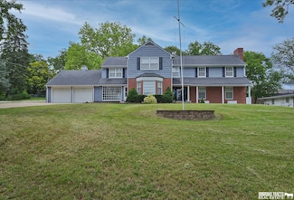 684 N 5th St, Tecumseh, NE 68450