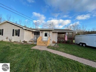 3155 Croll Rd, Beaverton, MI 48612