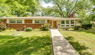 8911 Ewing Ave, Evanston, IL 60203