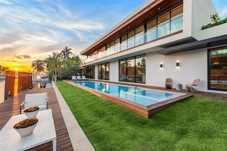 2288 Sunset Dr, Miami Beach, FL 33140
